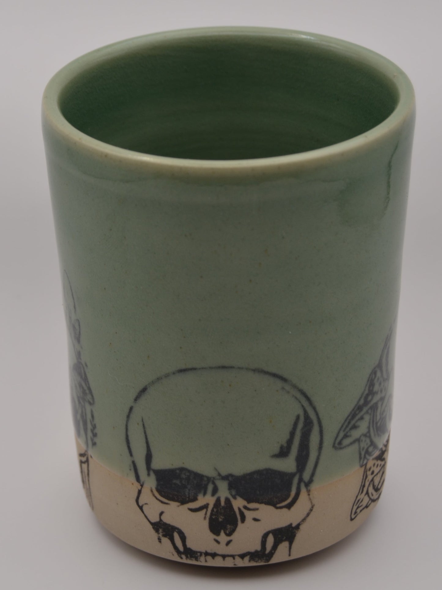 Becher mit Totenkopf