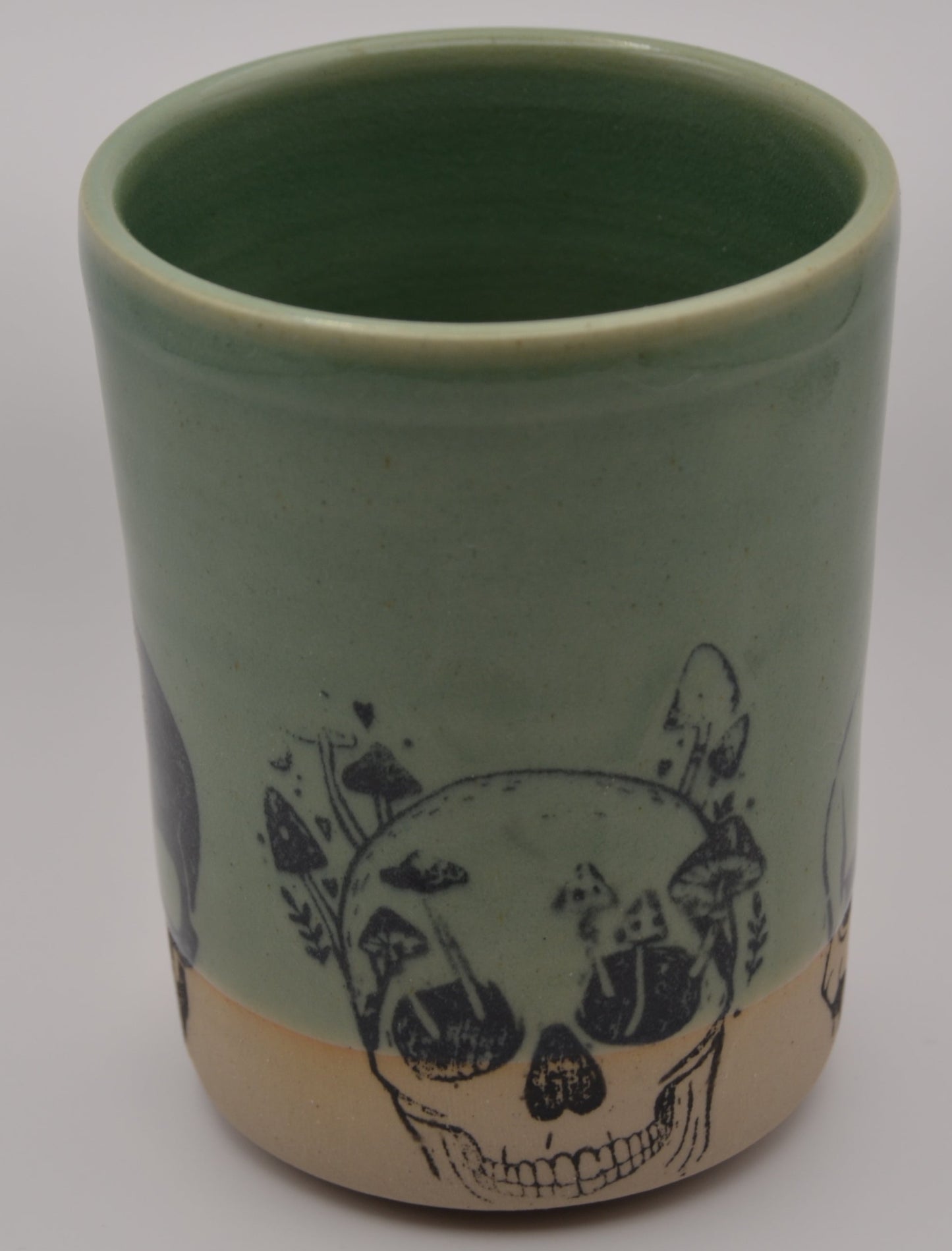Becher mit Totenkopf