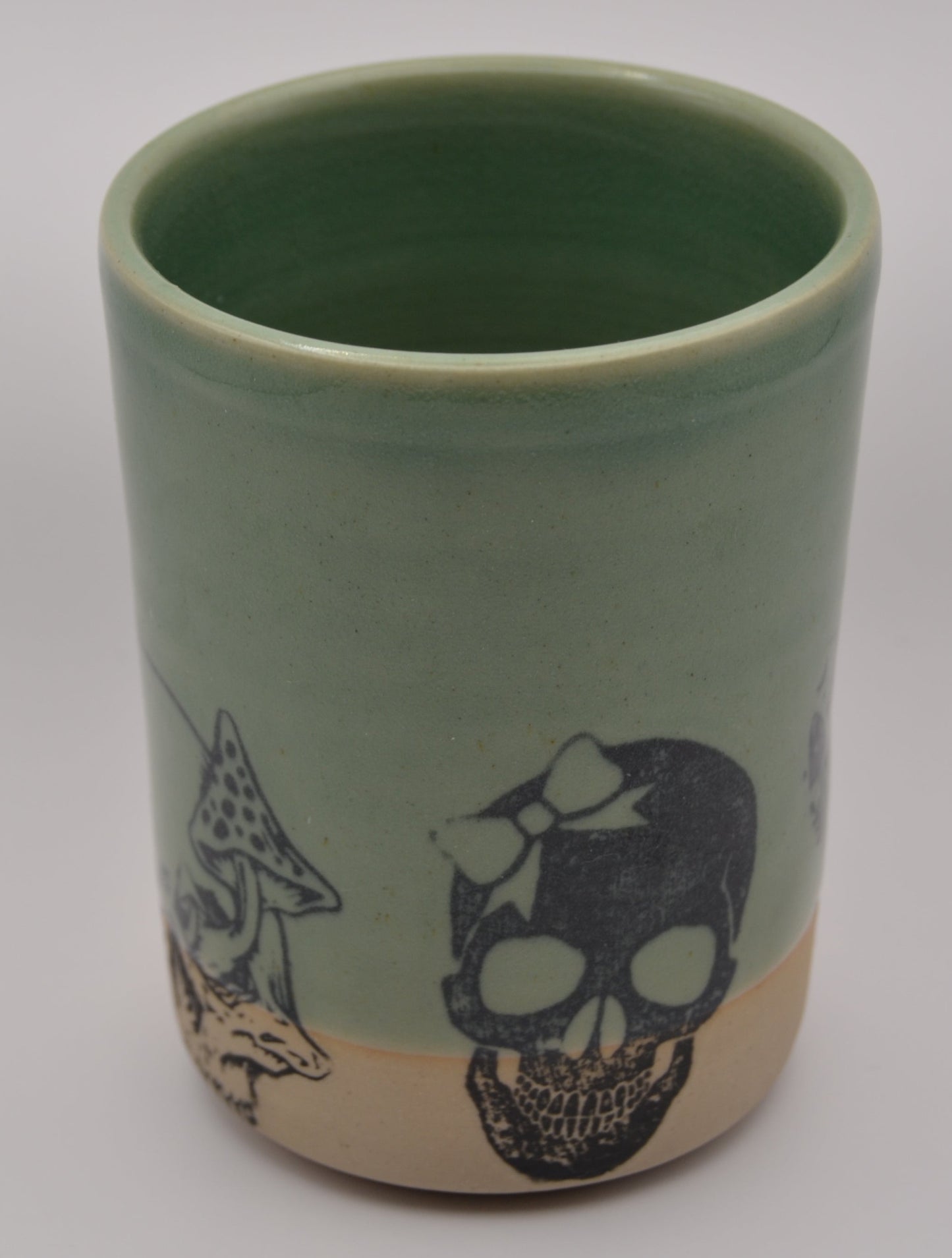 Becher mit Totenkopf