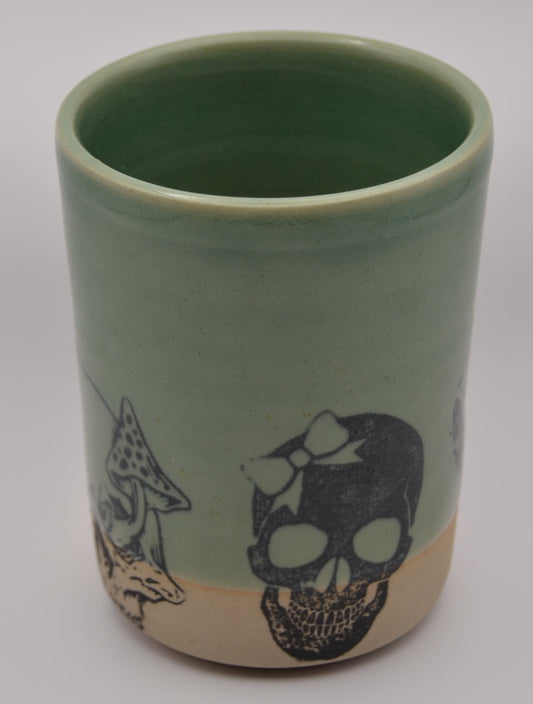 Becher mit Totenkopf