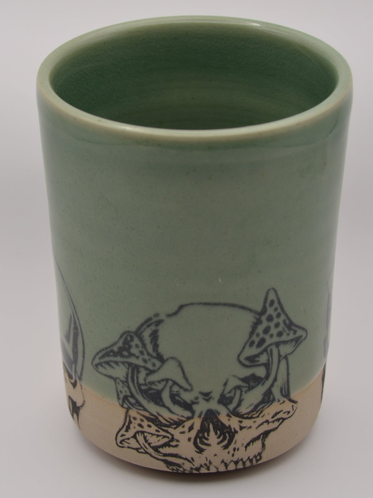 Becher mit Totenkopf