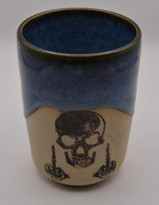 Becher mit Totenkopf