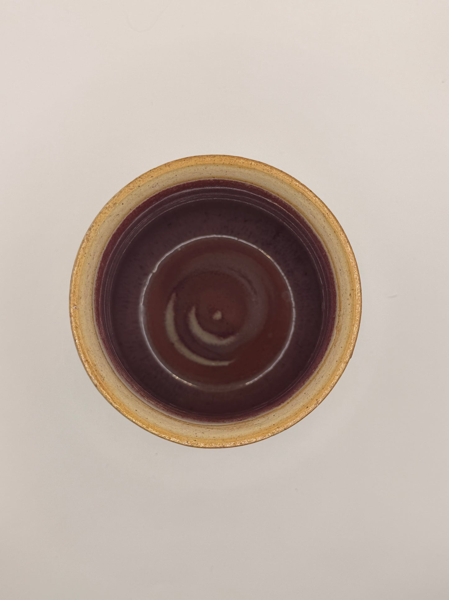Dose mit Streifen