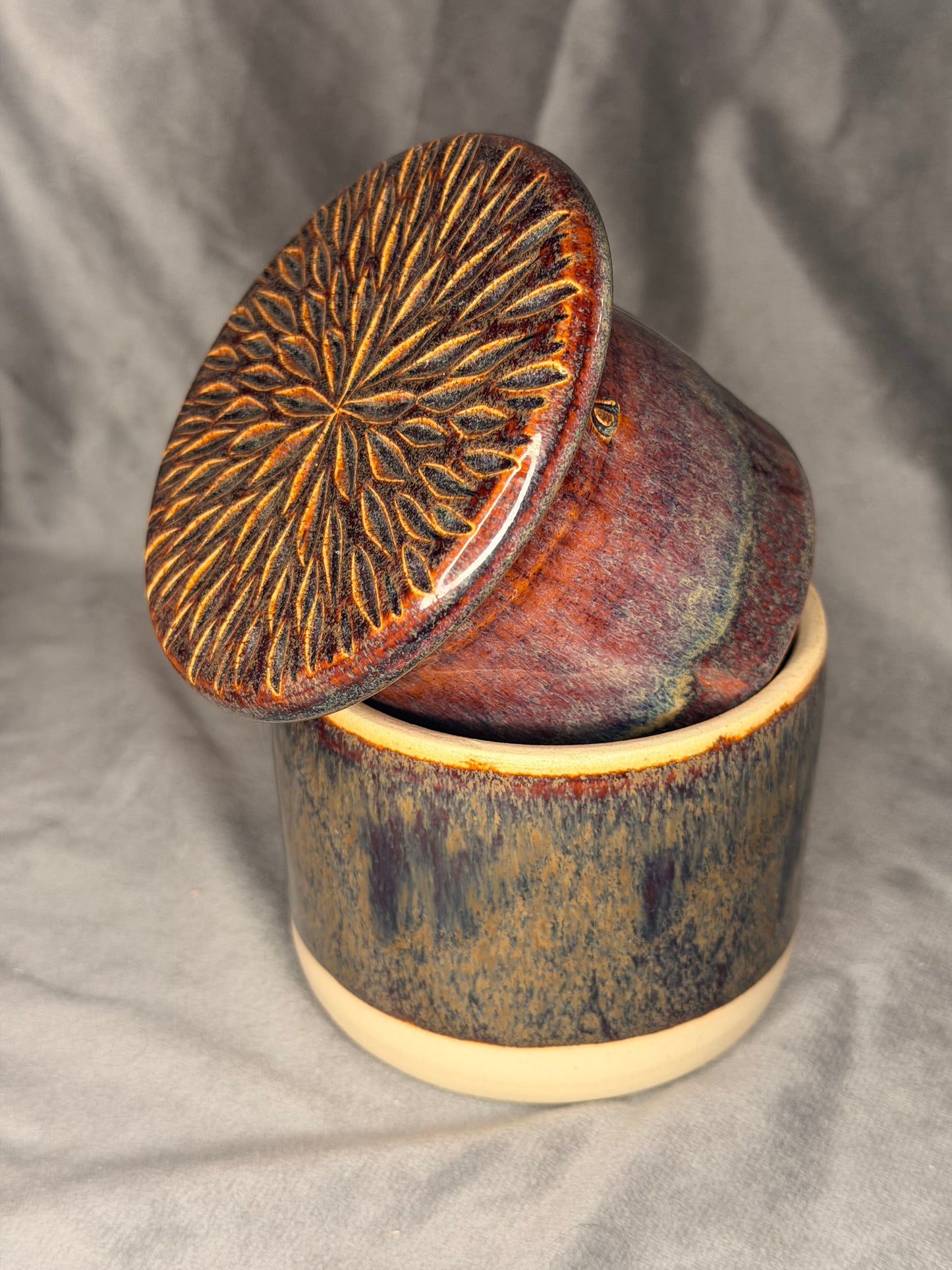 Französische Butterdose klein mit Muster