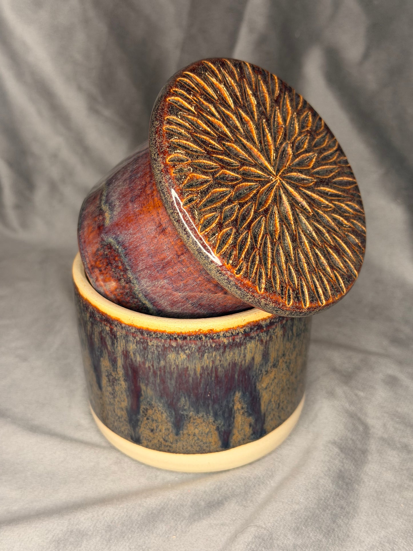 Französische Butterdose klein mit Muster