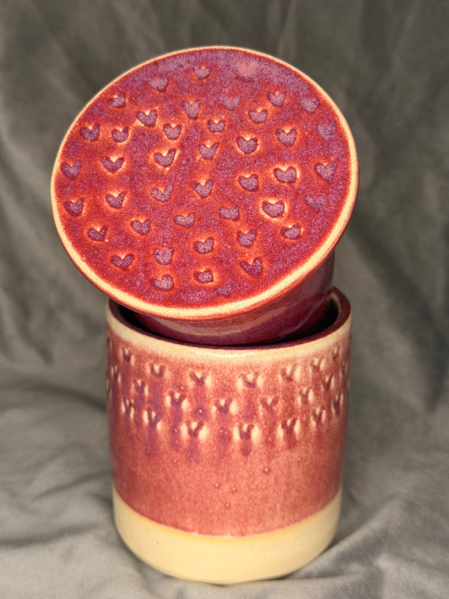 Französische Butterdose mit Herzen