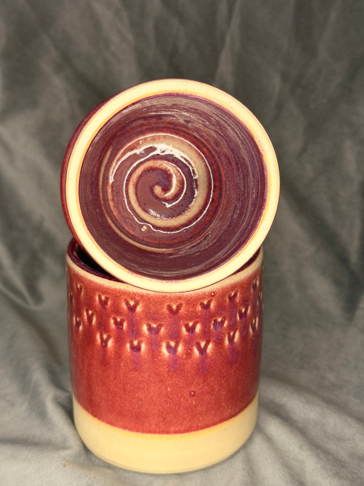 Französische Butterdose mit Herzen